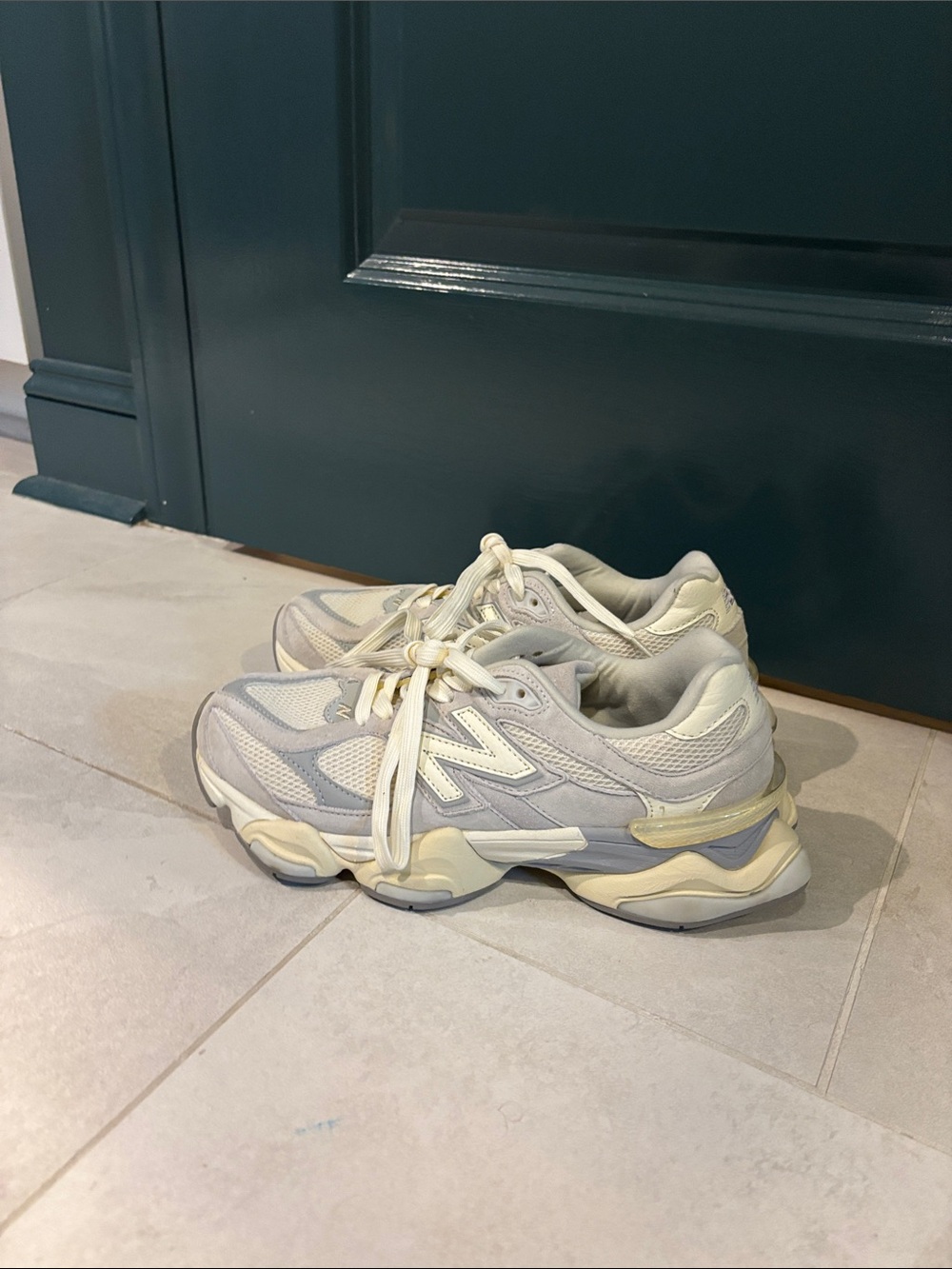 New Balance Women's Cream and Gray Chunky Runner Sneakers